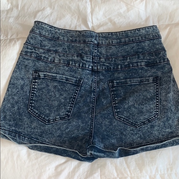 Tinseltown | High-Waisted Shorts - Picture 3 of 3